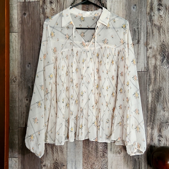 Lauren Conrad blouse - Picture 1 of 3